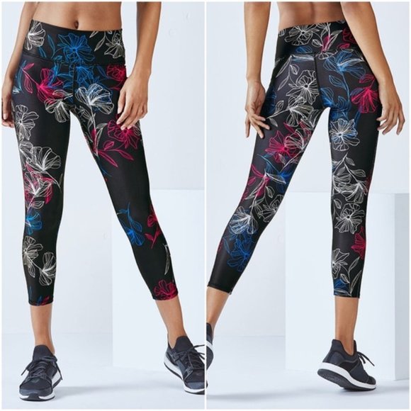 Fabletics Powerhold capri leggings, black floral - Picture 1 of 6